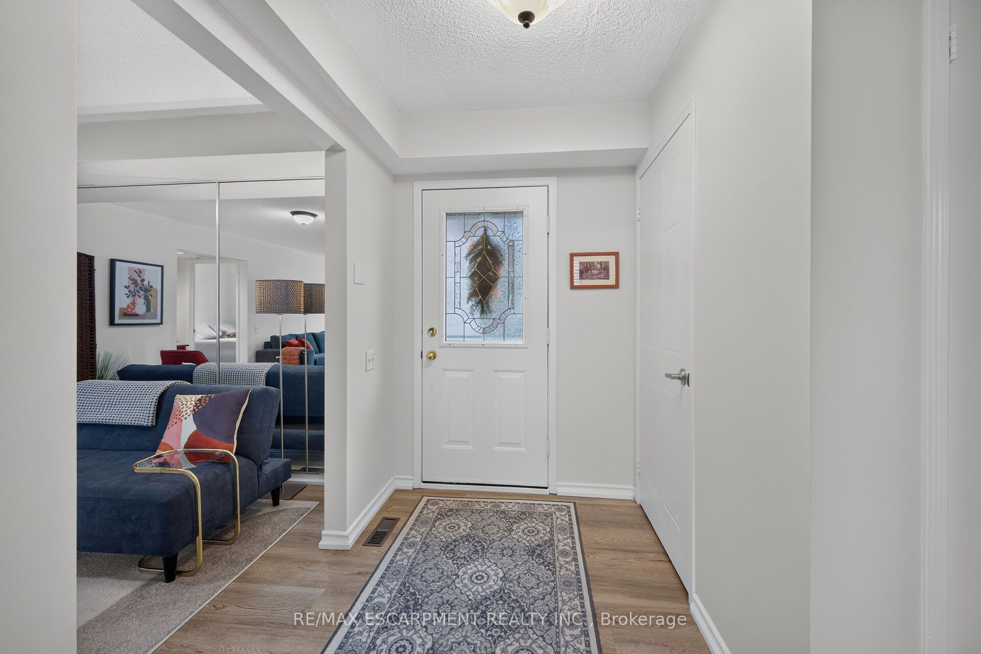 376 Silverbirch Boulevard Property Photo 4