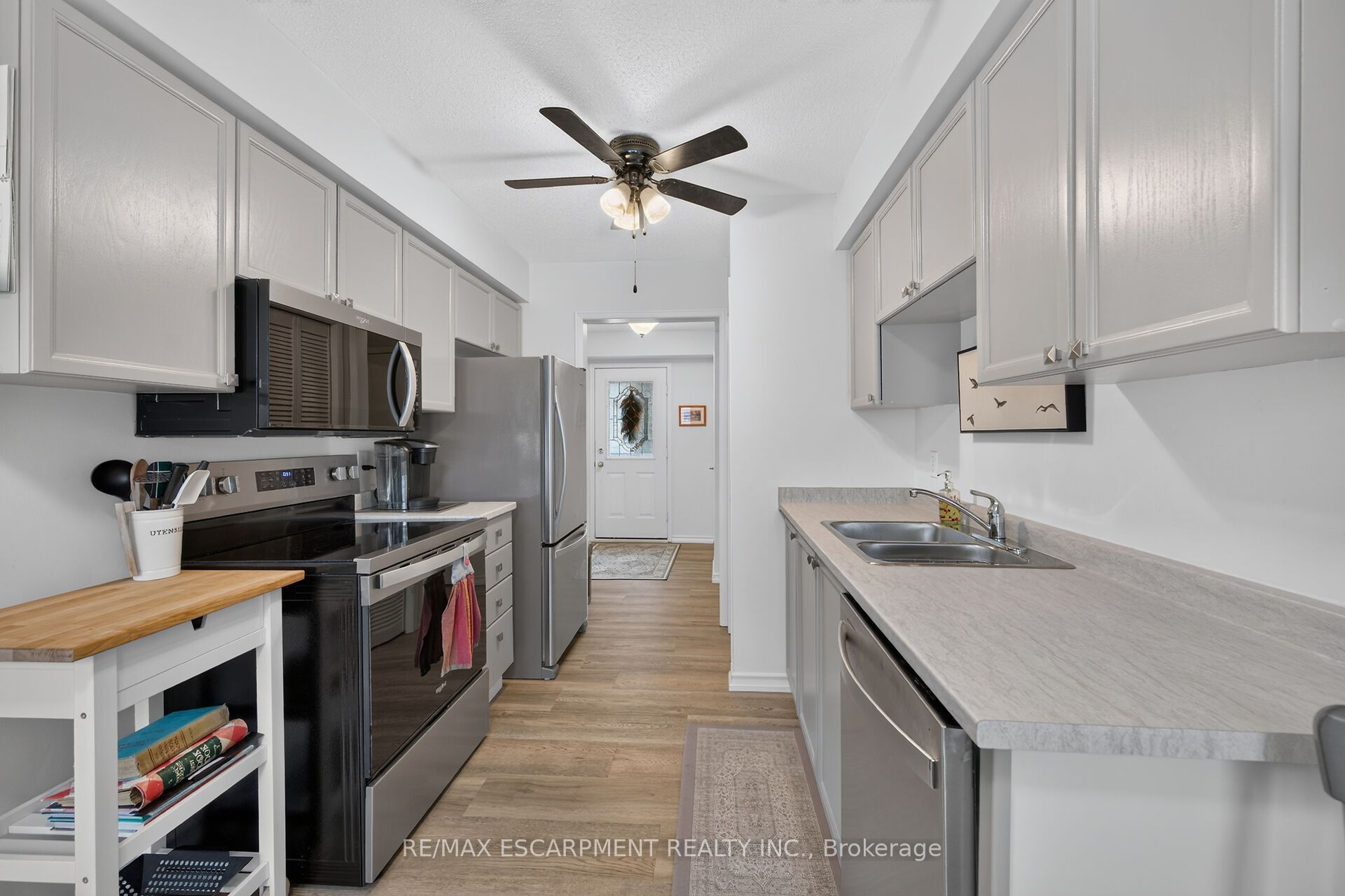 376 Silverbirch Boulevard Property Photo 13