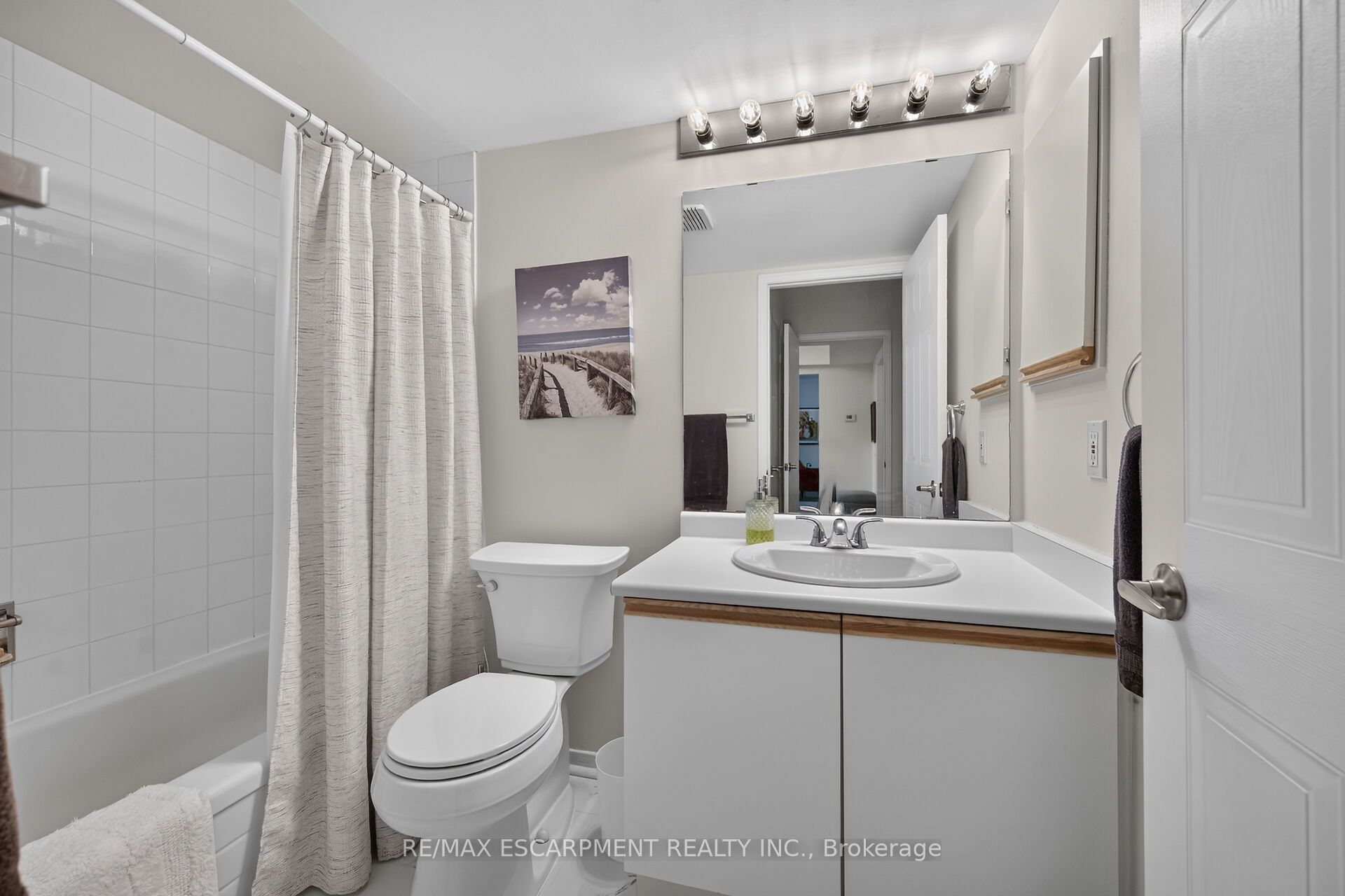 376 Silverbirch Boulevard Property Photo 22