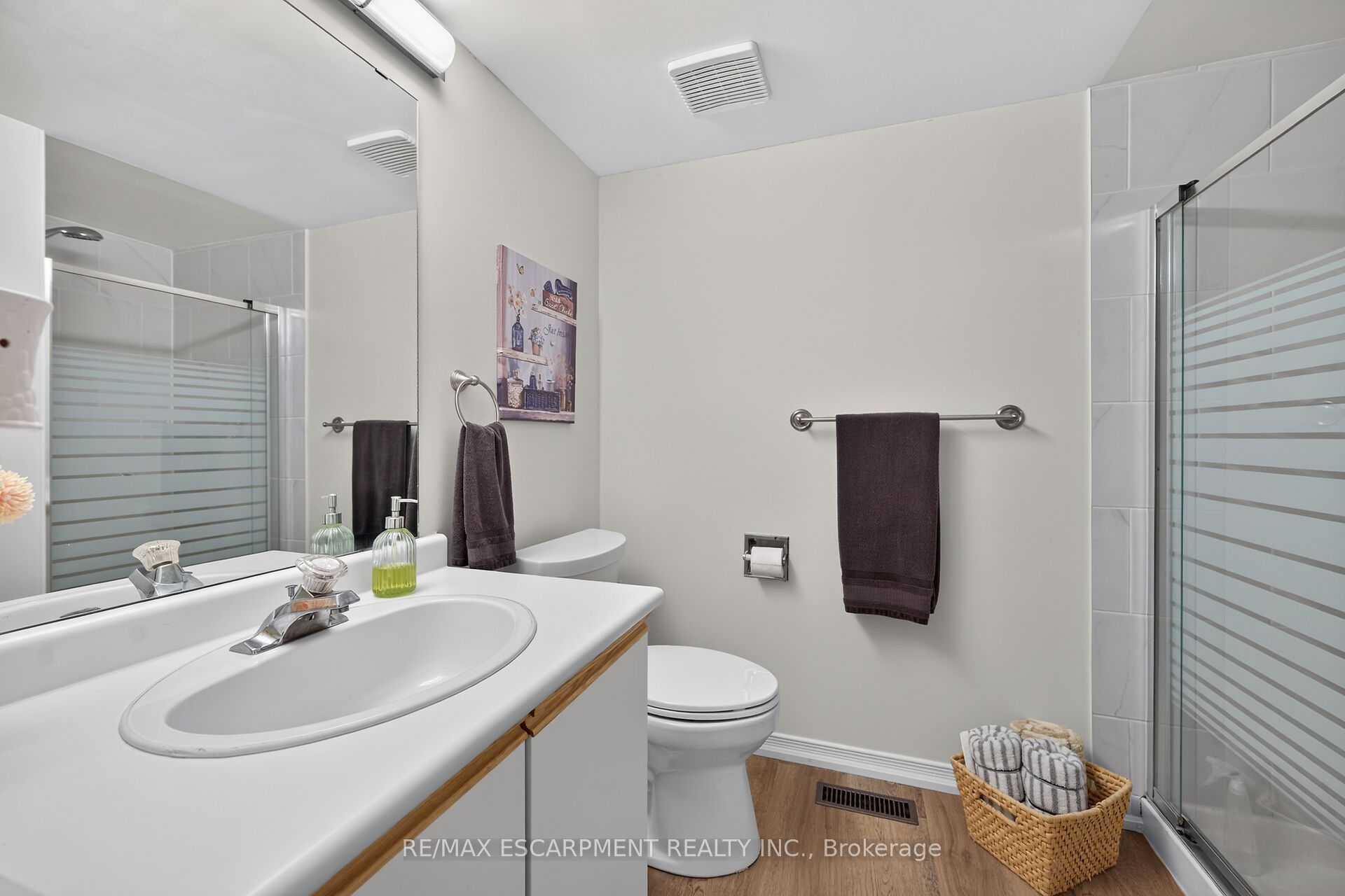 376 Silverbirch Boulevard Property Photo 27