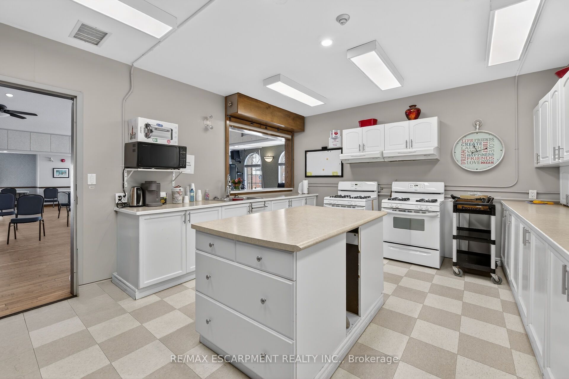 376 Silverbirch Boulevard Property Photo 38