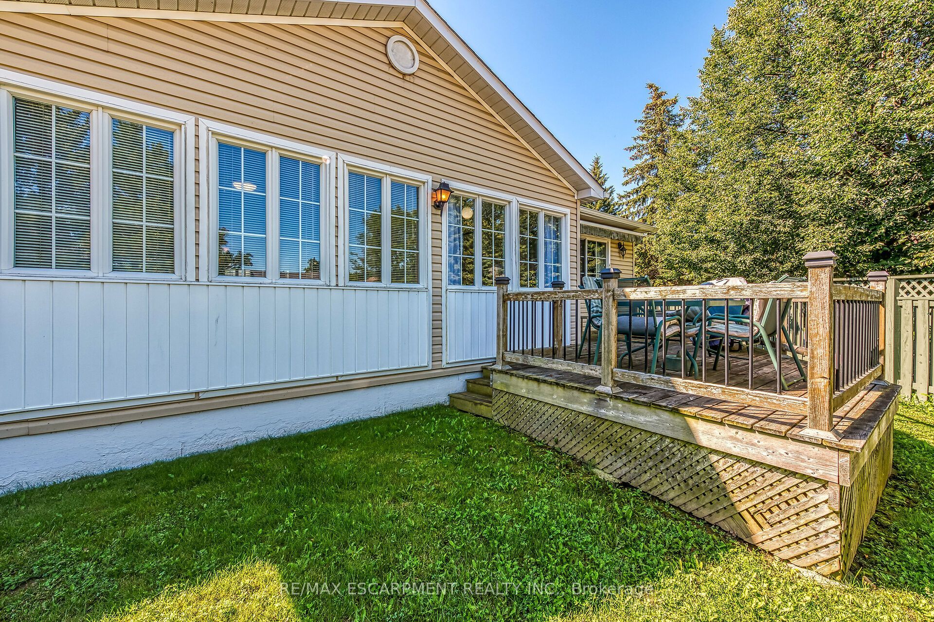 376 Silverbirch Boulevard Property Photo 46