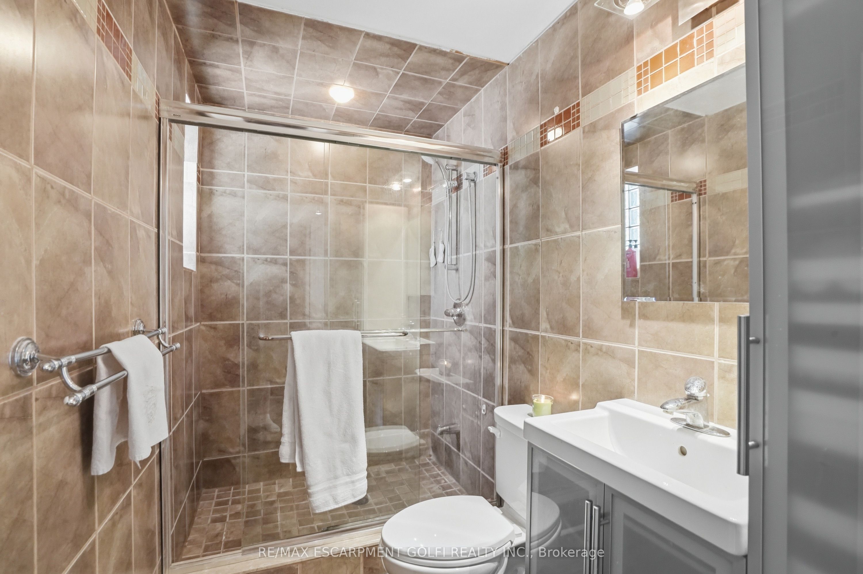 86 Oak Street Property Photo 8