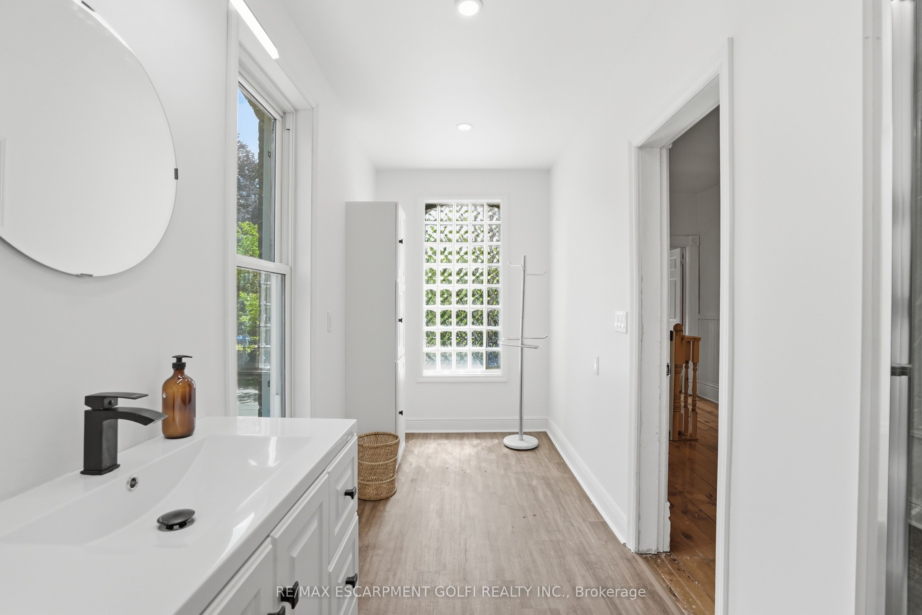 86 Oak Street Property Photo 12
