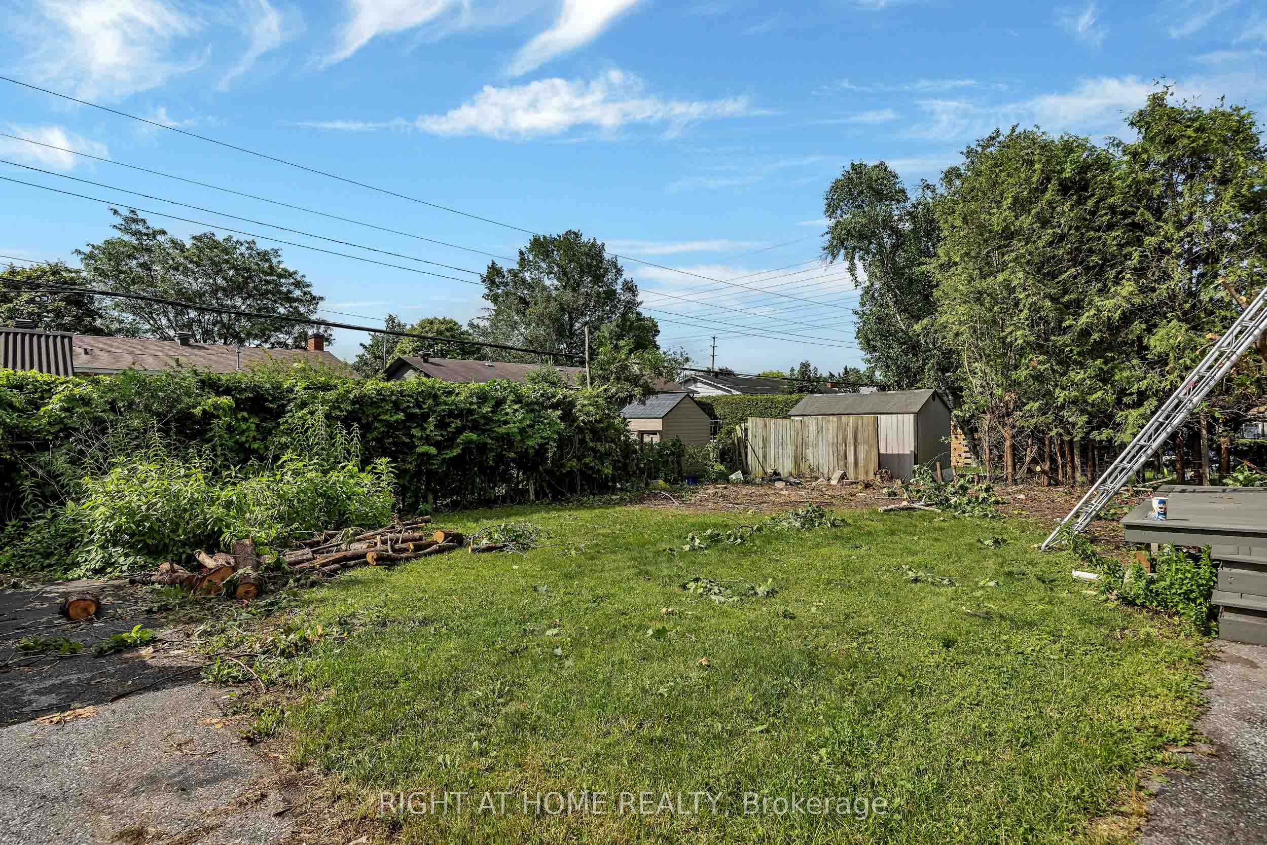 24 Largo Crescent S Property Photo 24