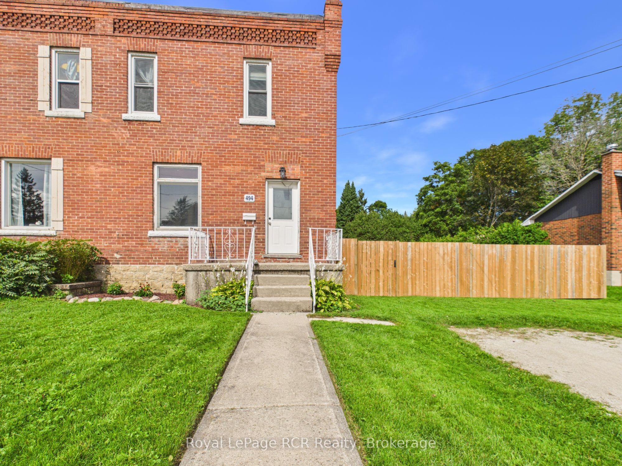 494 16th Street W Property Photo 1