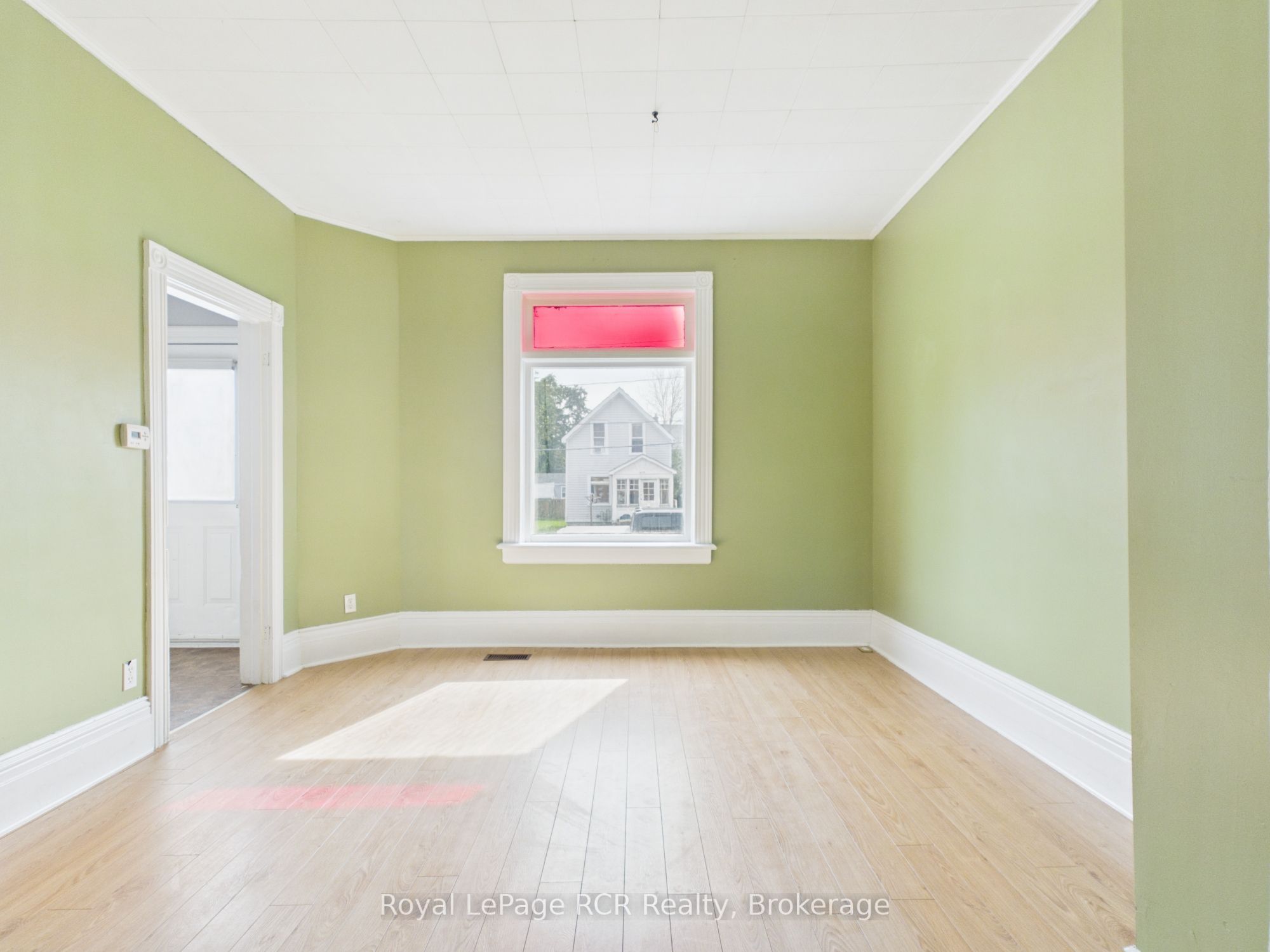 494 16th Street W Property Photo 4