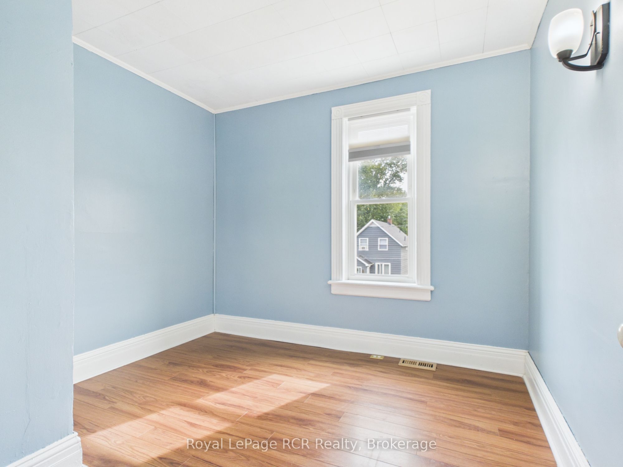 494 16th Street W Property Photo 14
