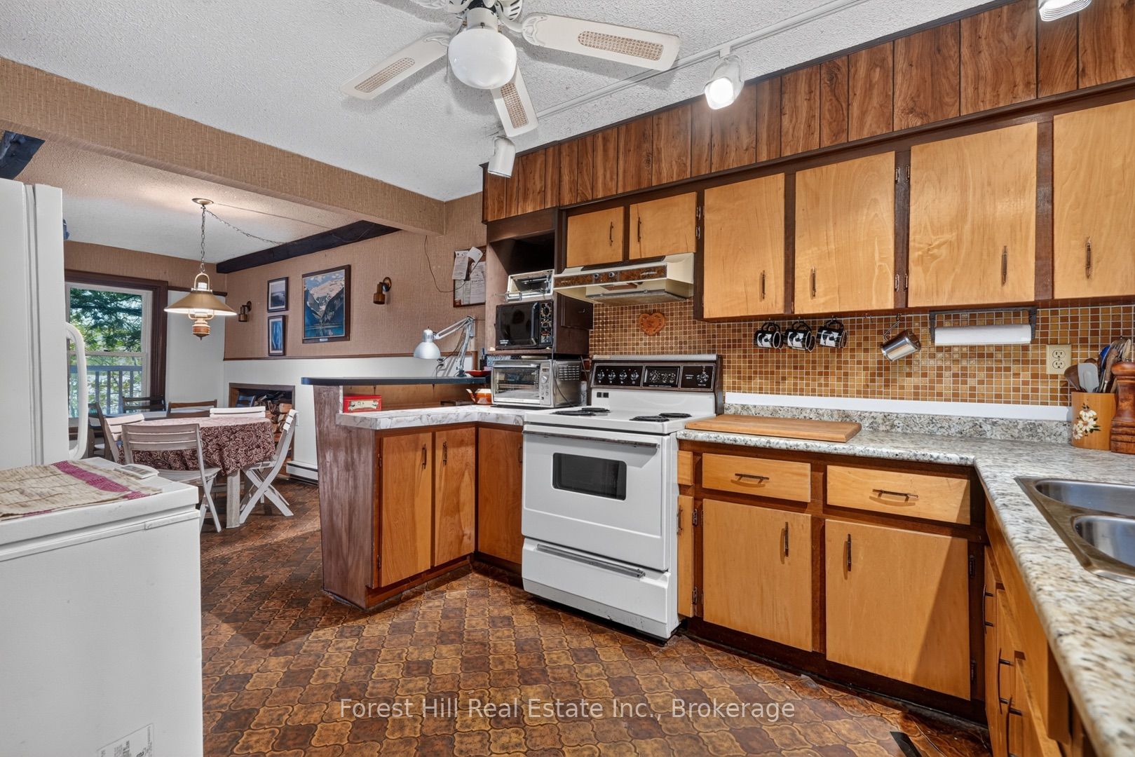 136 Rock Point Road Property Photo 9