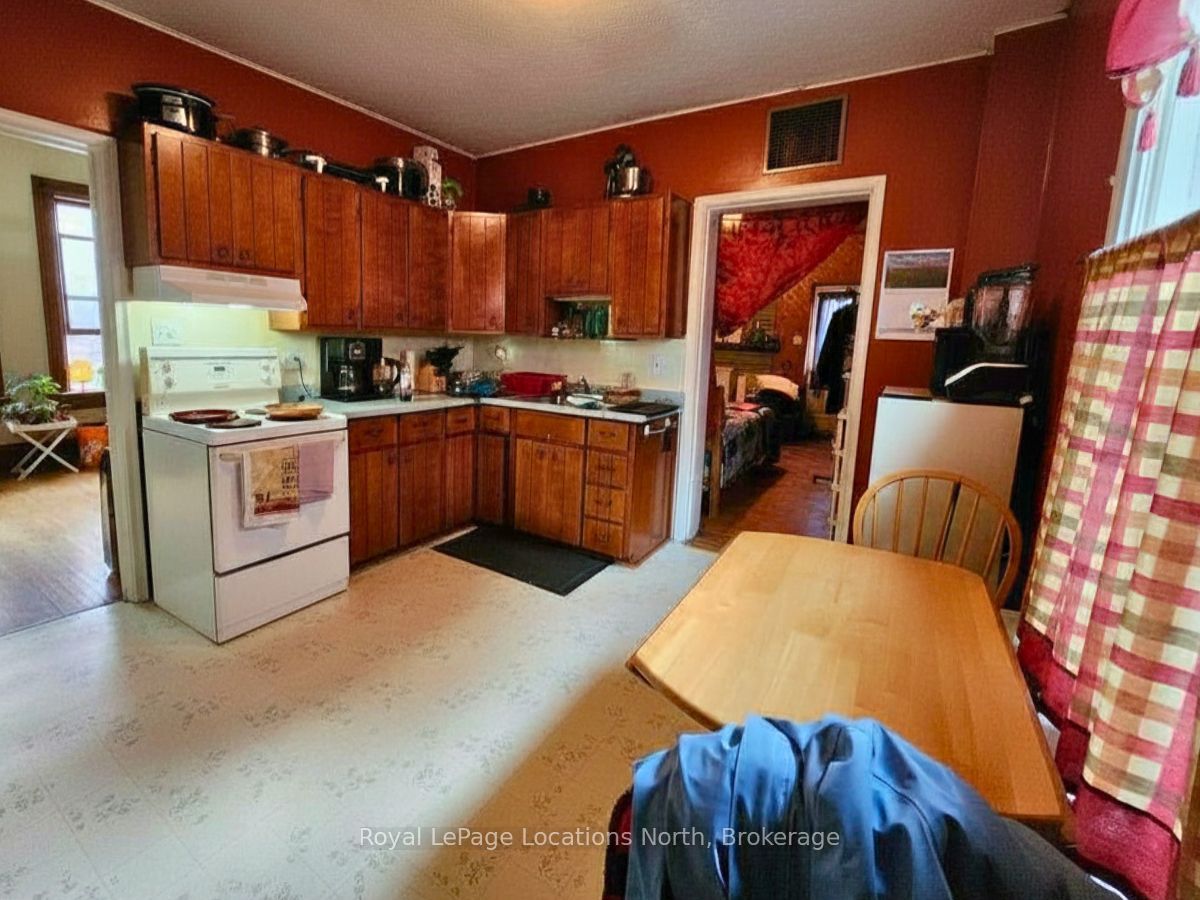 1140 2nd Avenue W Property Photo 2