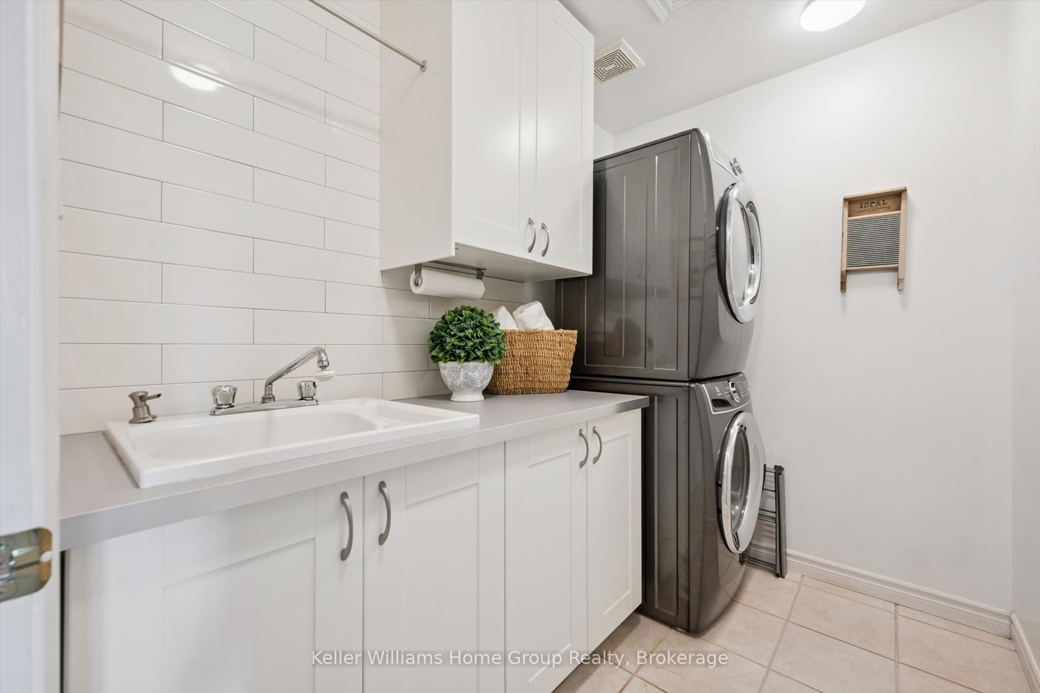 487 St Andrew Street E Property Photo 30