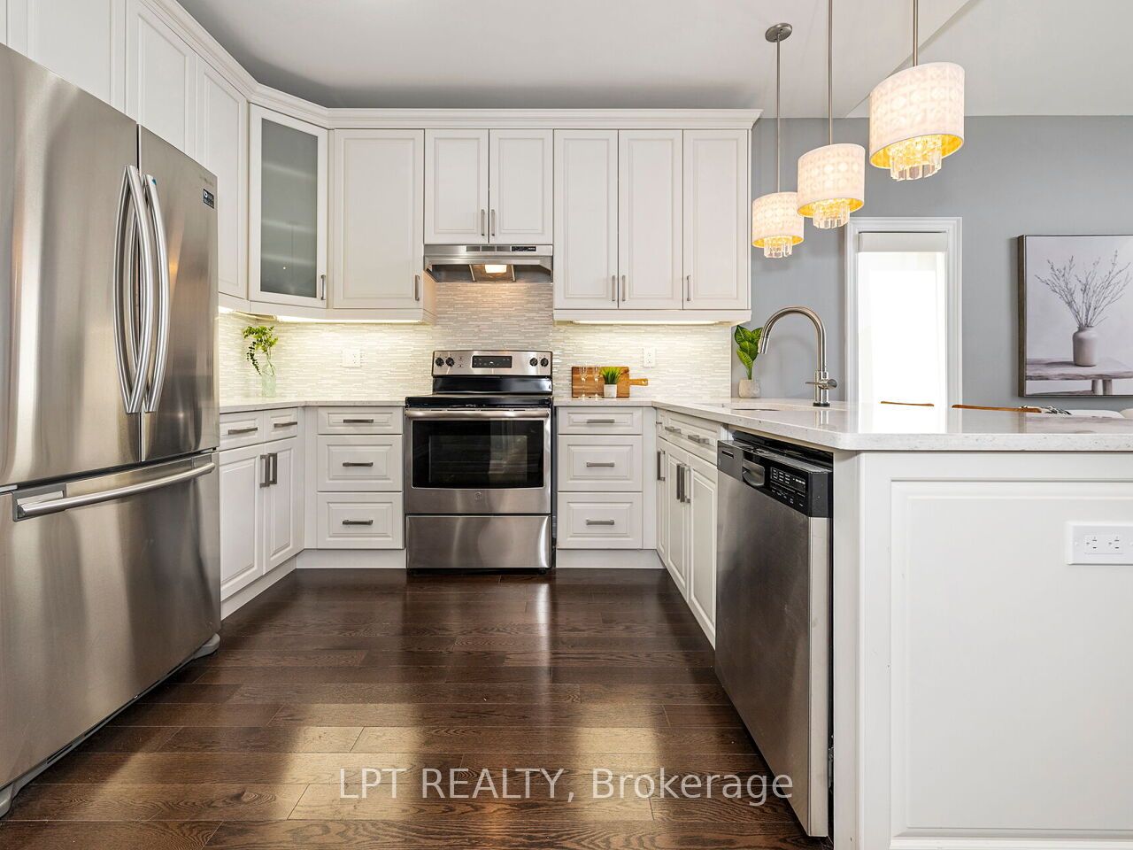 1 Dorchester Boulevard S Property Photo 4