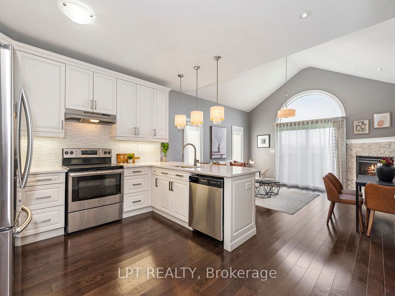 1 Dorchester Boulevard S Property Photo 5