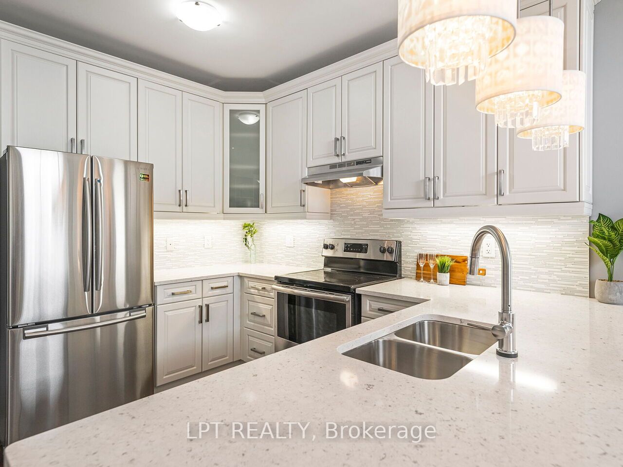 1 Dorchester Boulevard S Property Photo 6