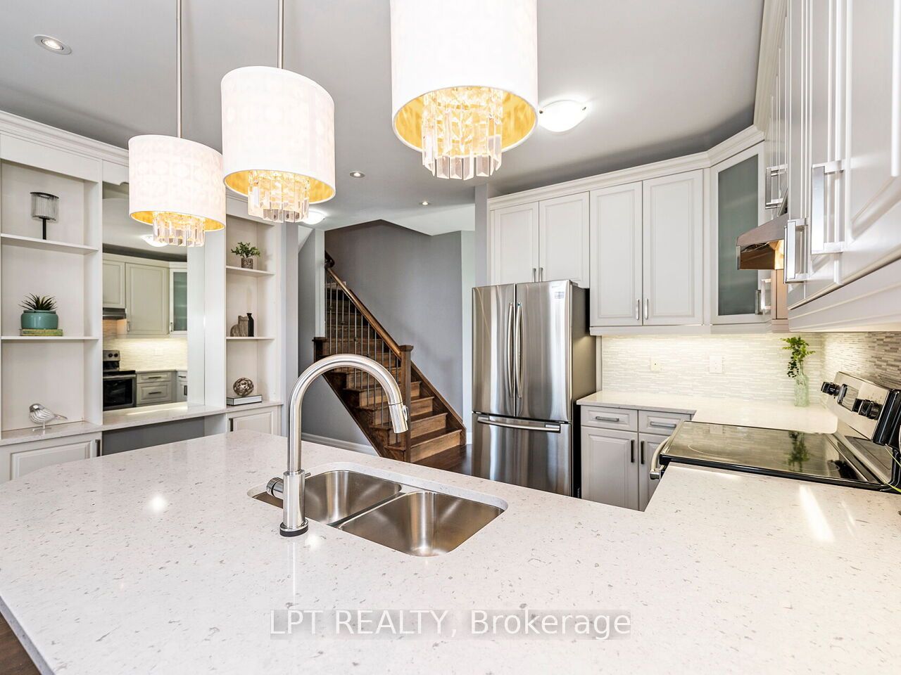 1 Dorchester Boulevard S Property Photo 7