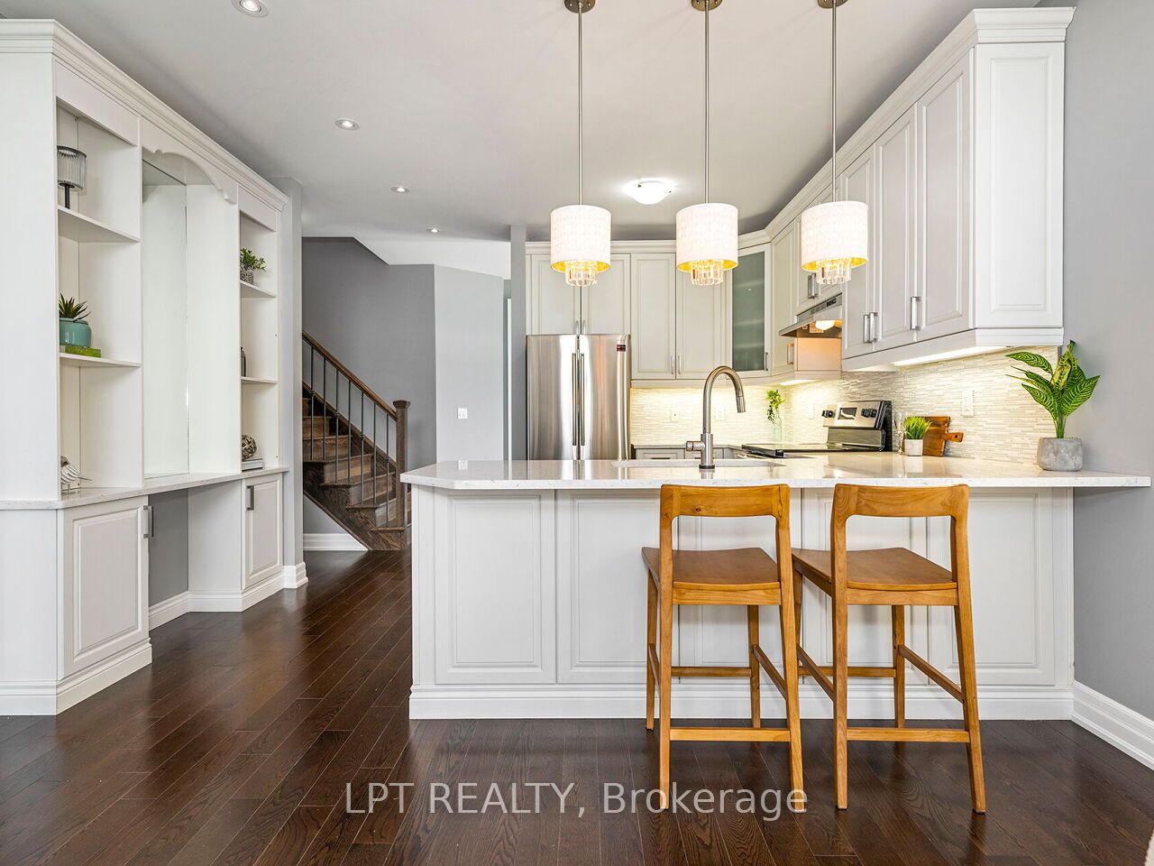 1 Dorchester Boulevard S Property Photo 8