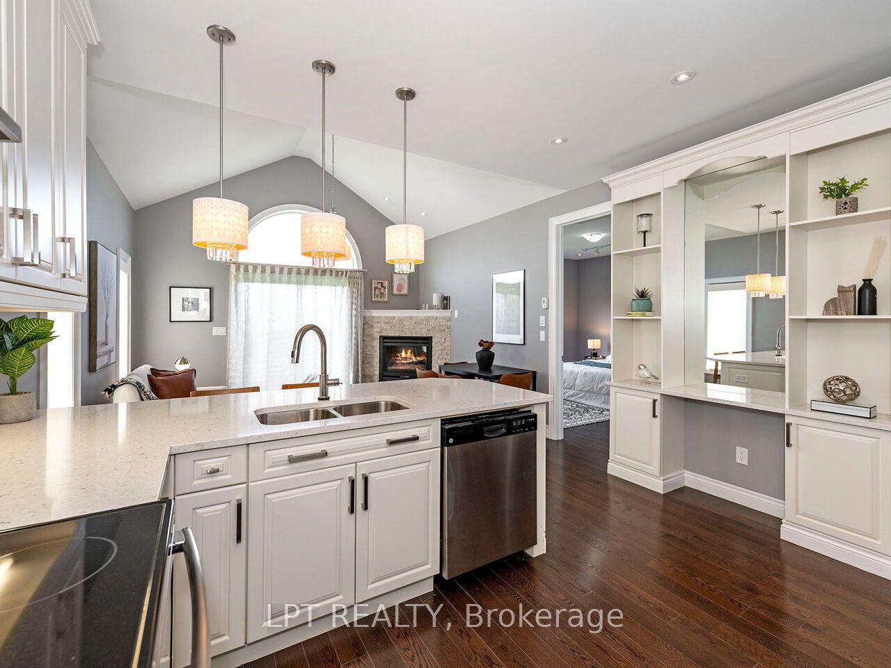 1 Dorchester Boulevard S Property Photo 10