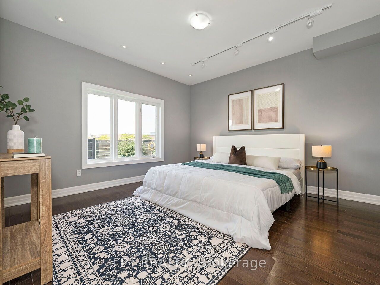 1 Dorchester Boulevard S Property Photo 15