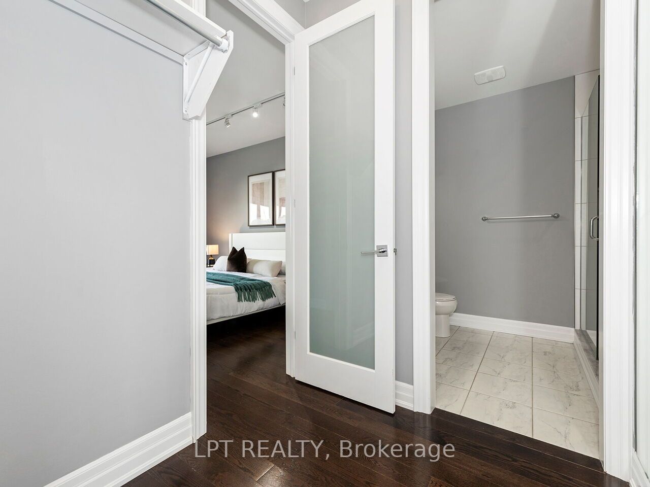 1 Dorchester Boulevard S Property Photo 18