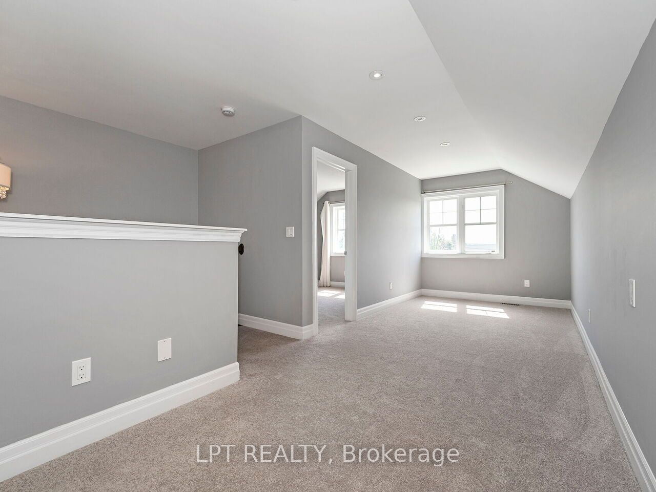 1 Dorchester Boulevard S Property Photo 28