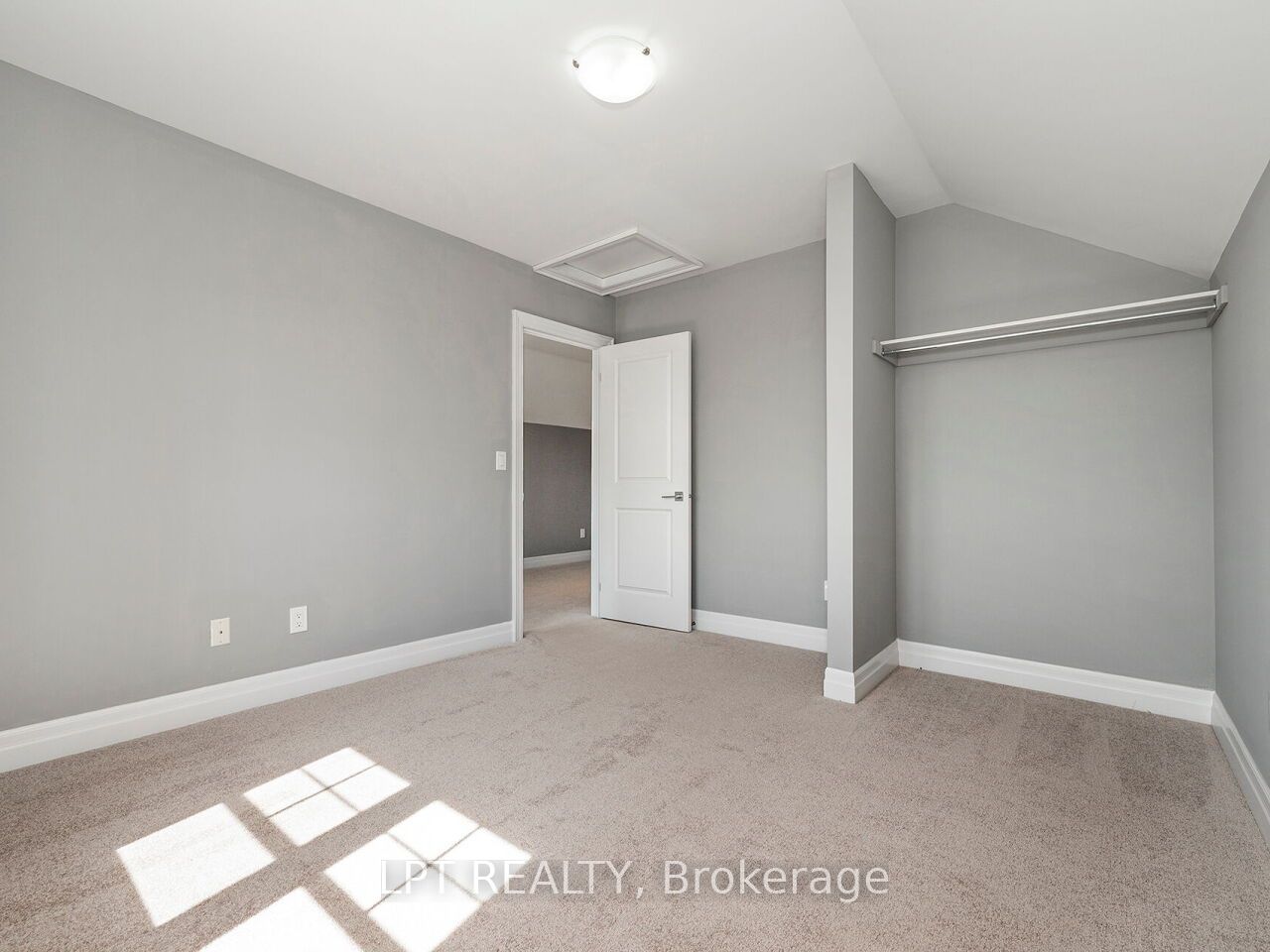 1 Dorchester Boulevard S Property Photo 31