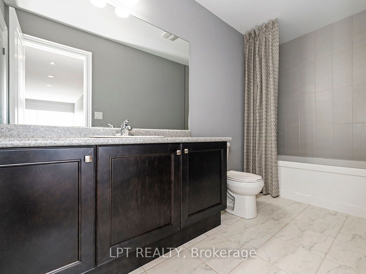 1 Dorchester Boulevard S Property Photo 33