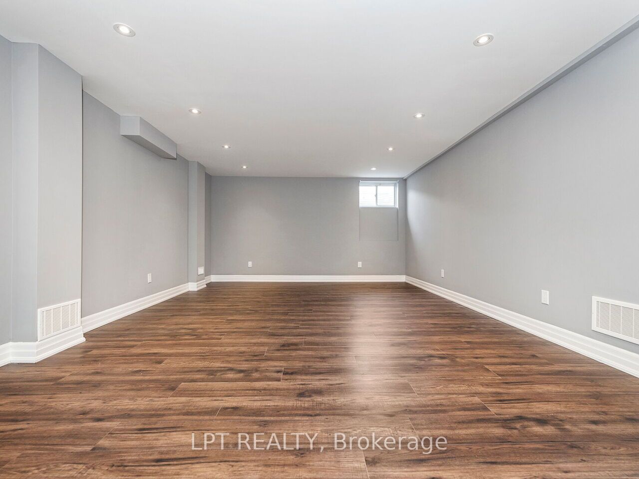 1 Dorchester Boulevard S Property Photo 37