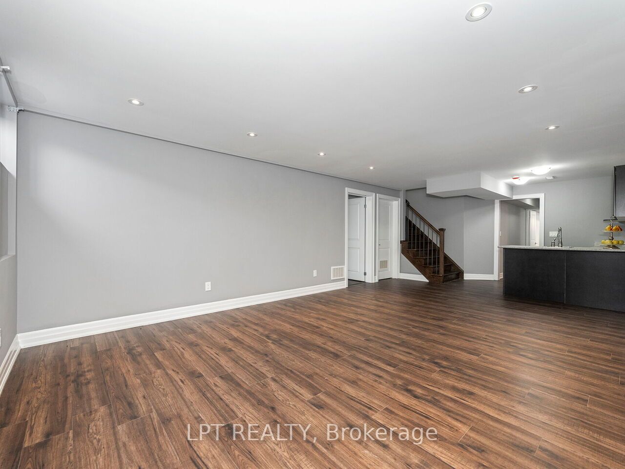 1 Dorchester Boulevard S Property Photo 38