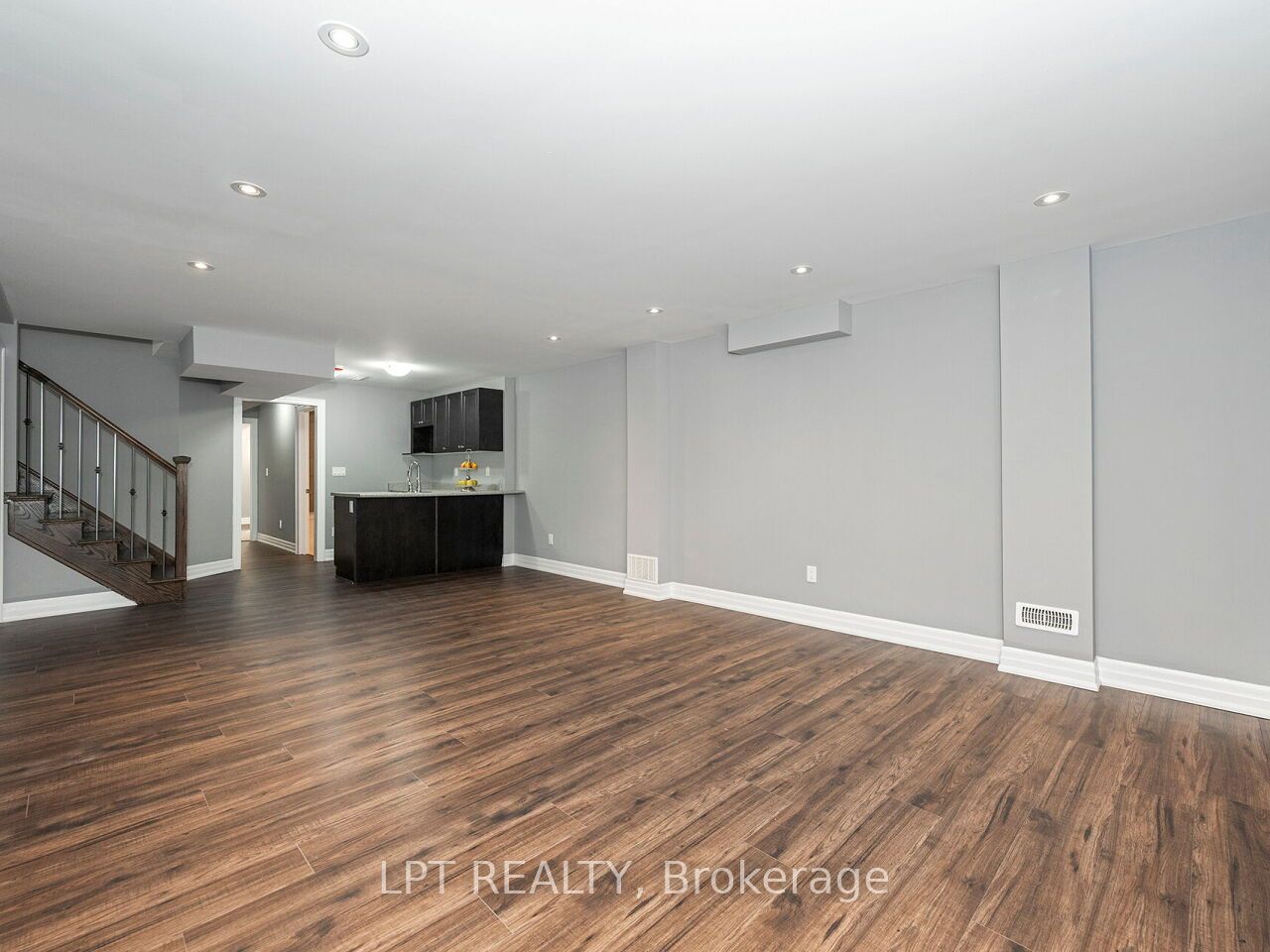 1 Dorchester Boulevard S Property Photo 39