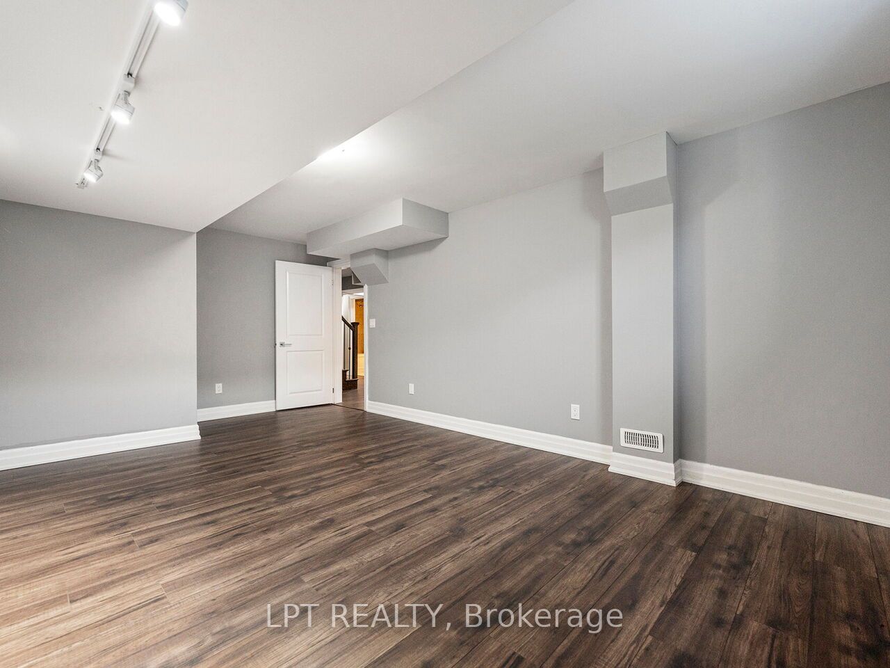1 Dorchester Boulevard S Property Photo 41
