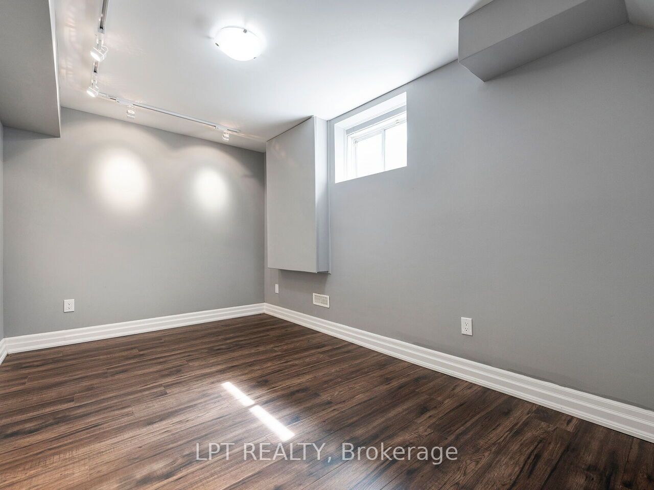 1 Dorchester Boulevard S Property Photo 45
