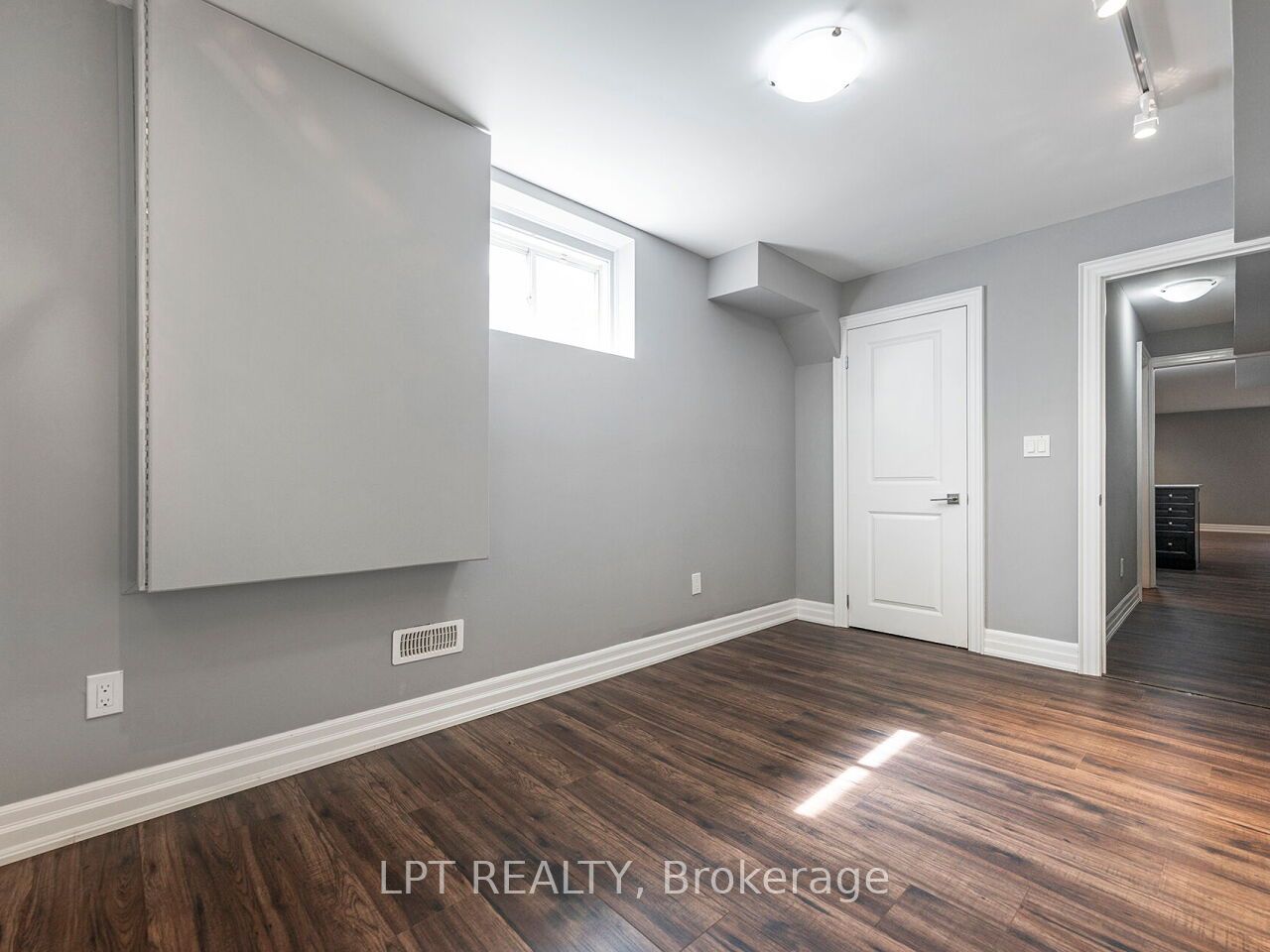 1 Dorchester Boulevard S Property Photo 46
