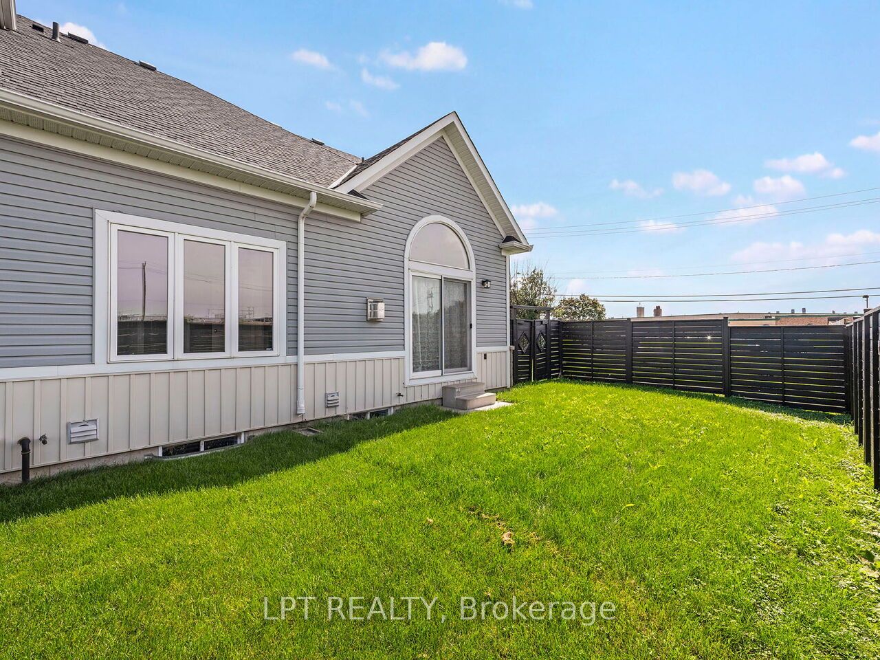 1 Dorchester Boulevard S Property Photo 49