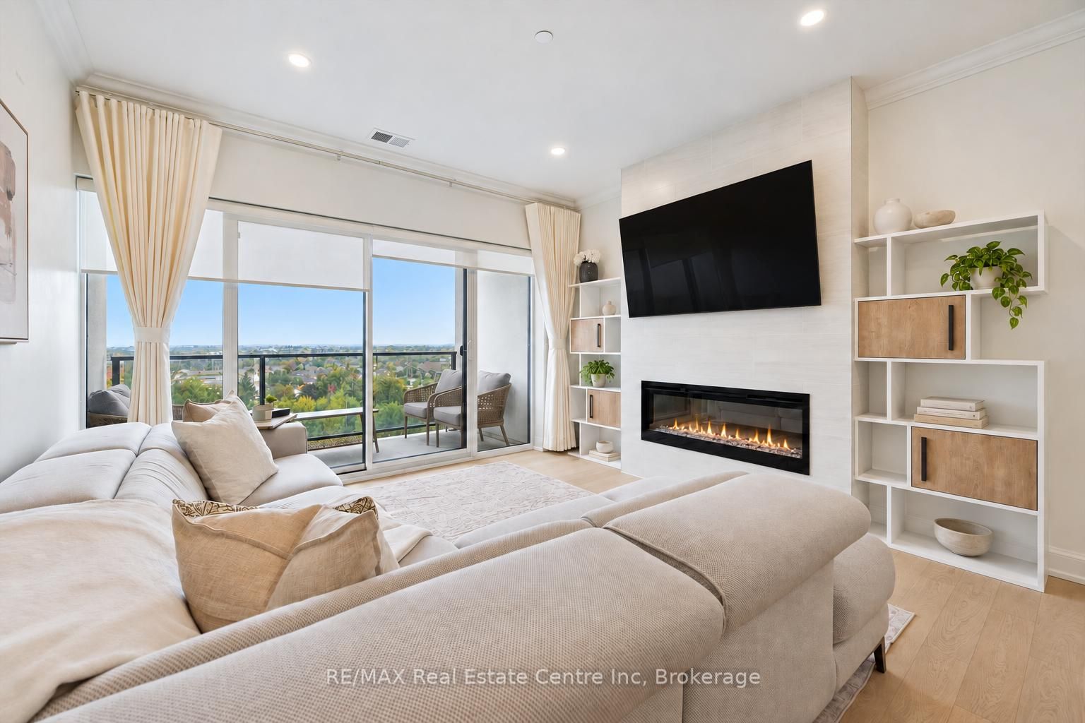 1880 Gordon Street 707 Property Photo 1