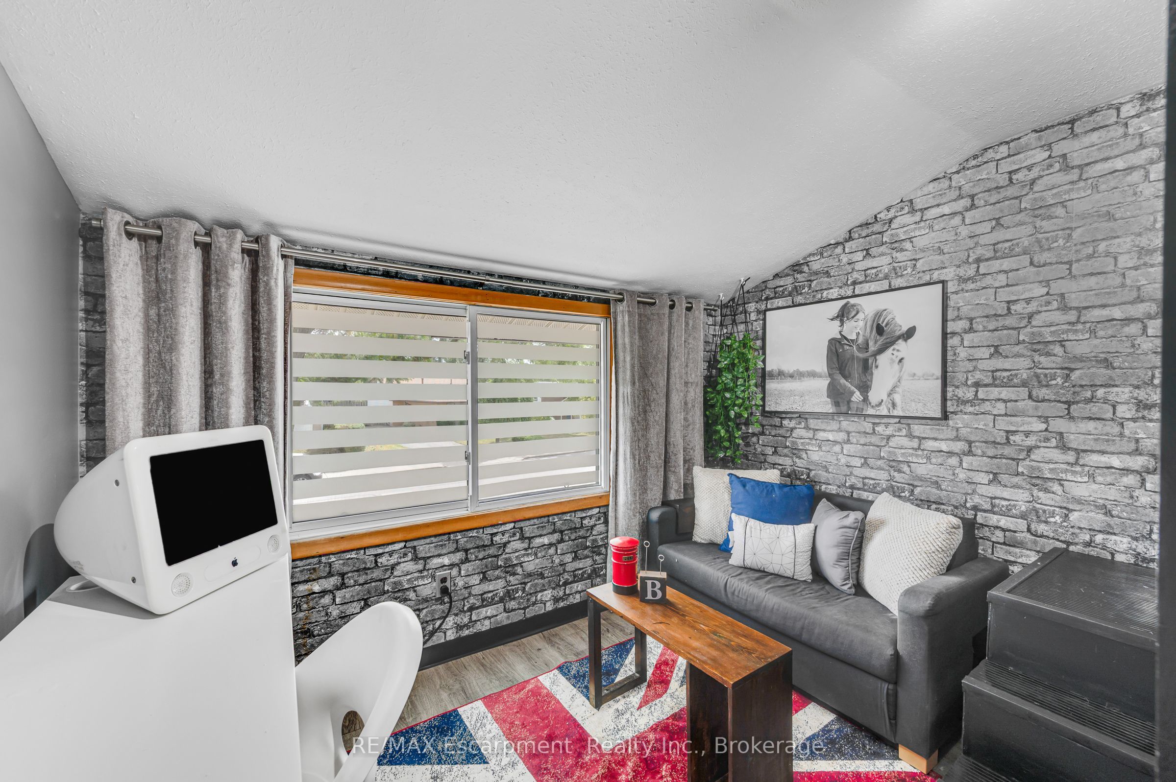 10 Goldfinch Road Property Photo 21