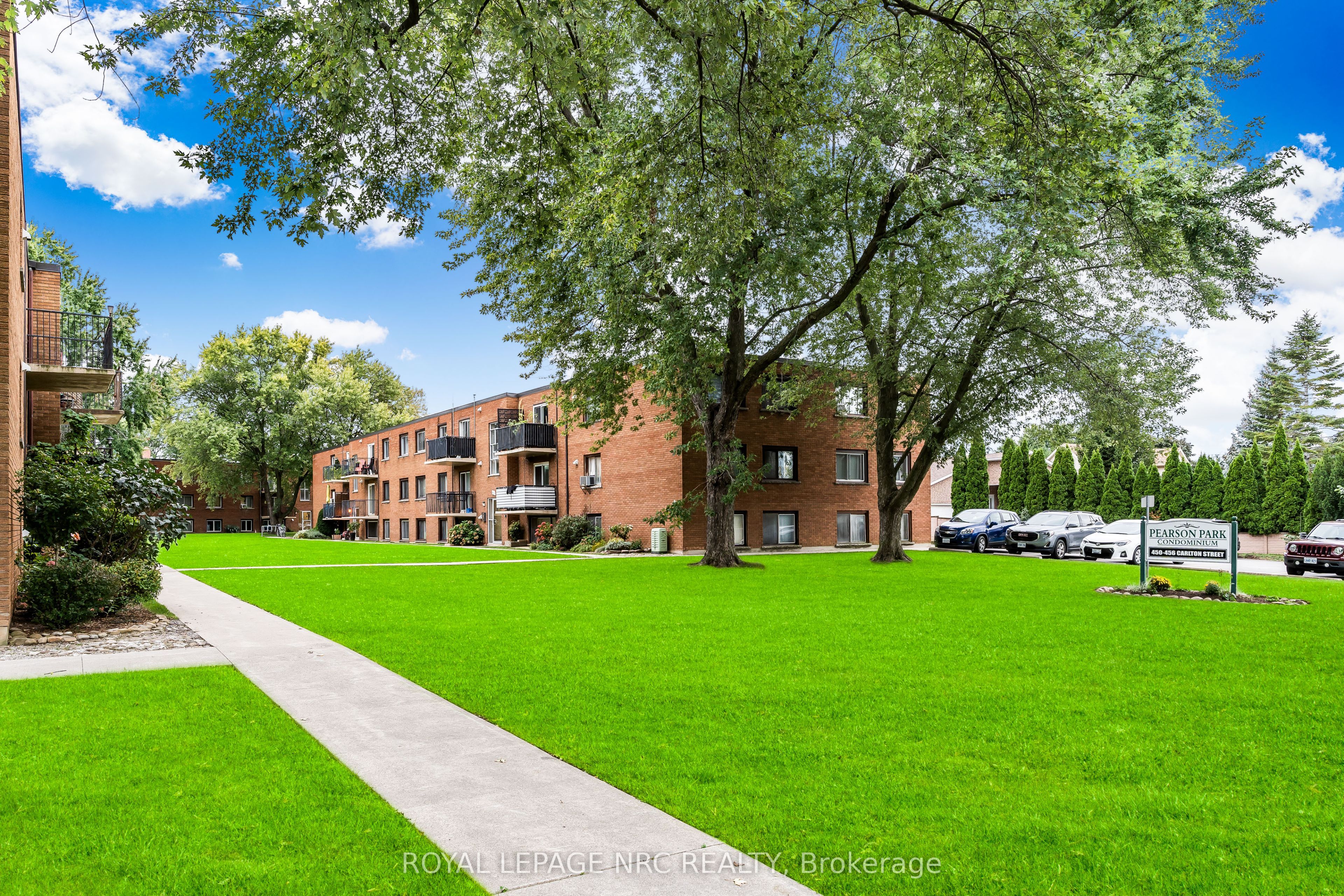 454 CARLTON Street 7 Property Photo 1