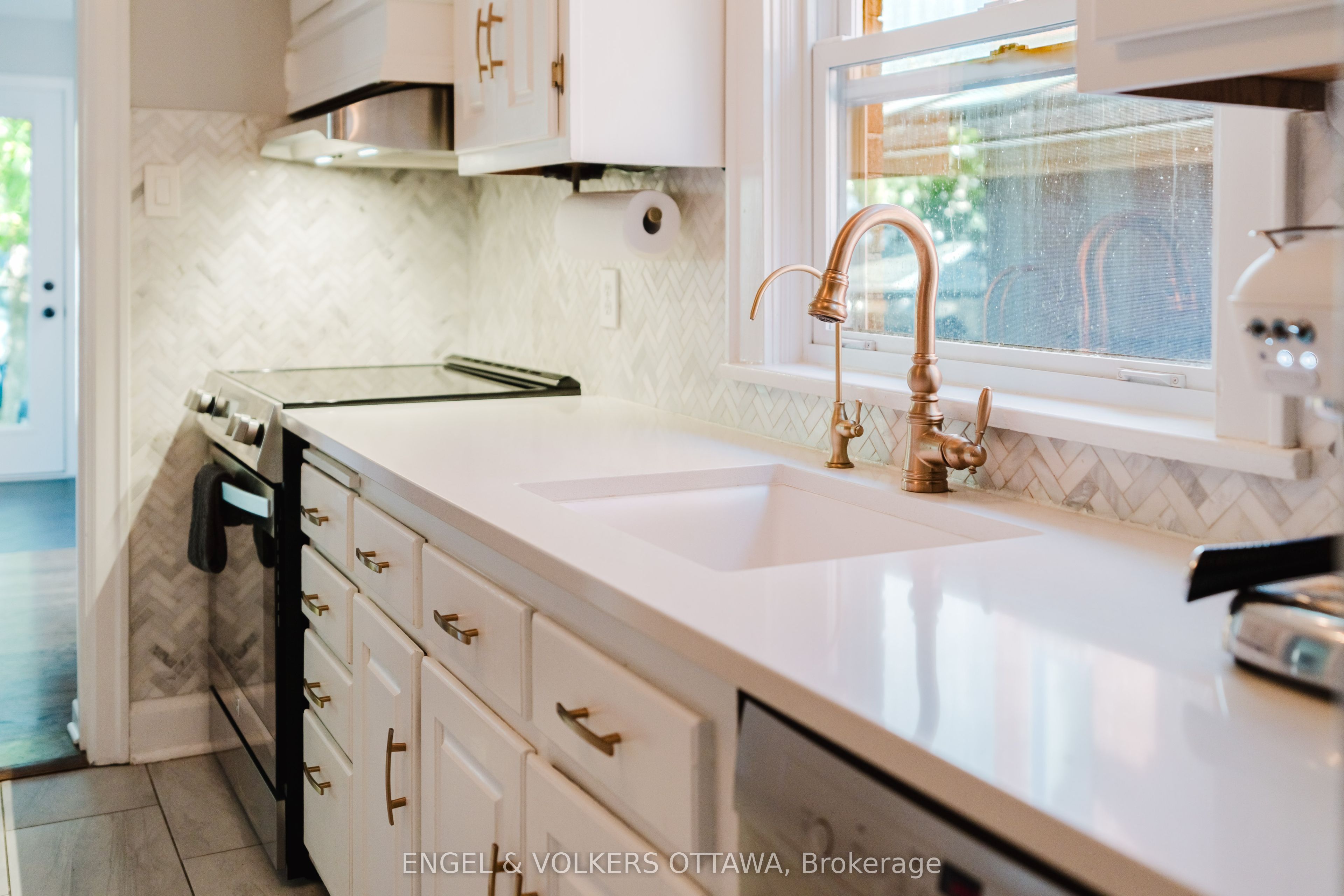 198 Stanley Avenue Property Photo 23