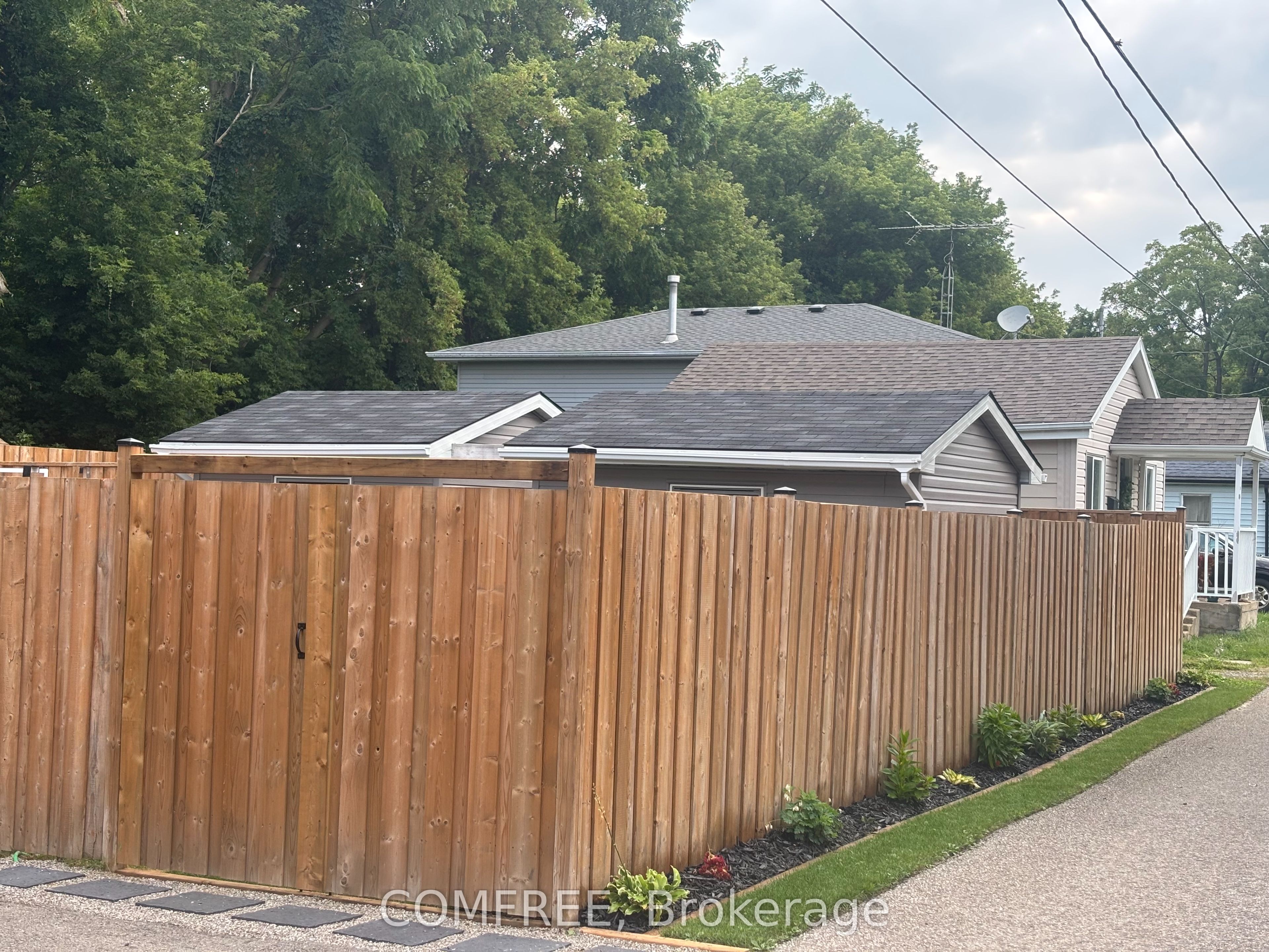 287 Brock Street Property Photo 3