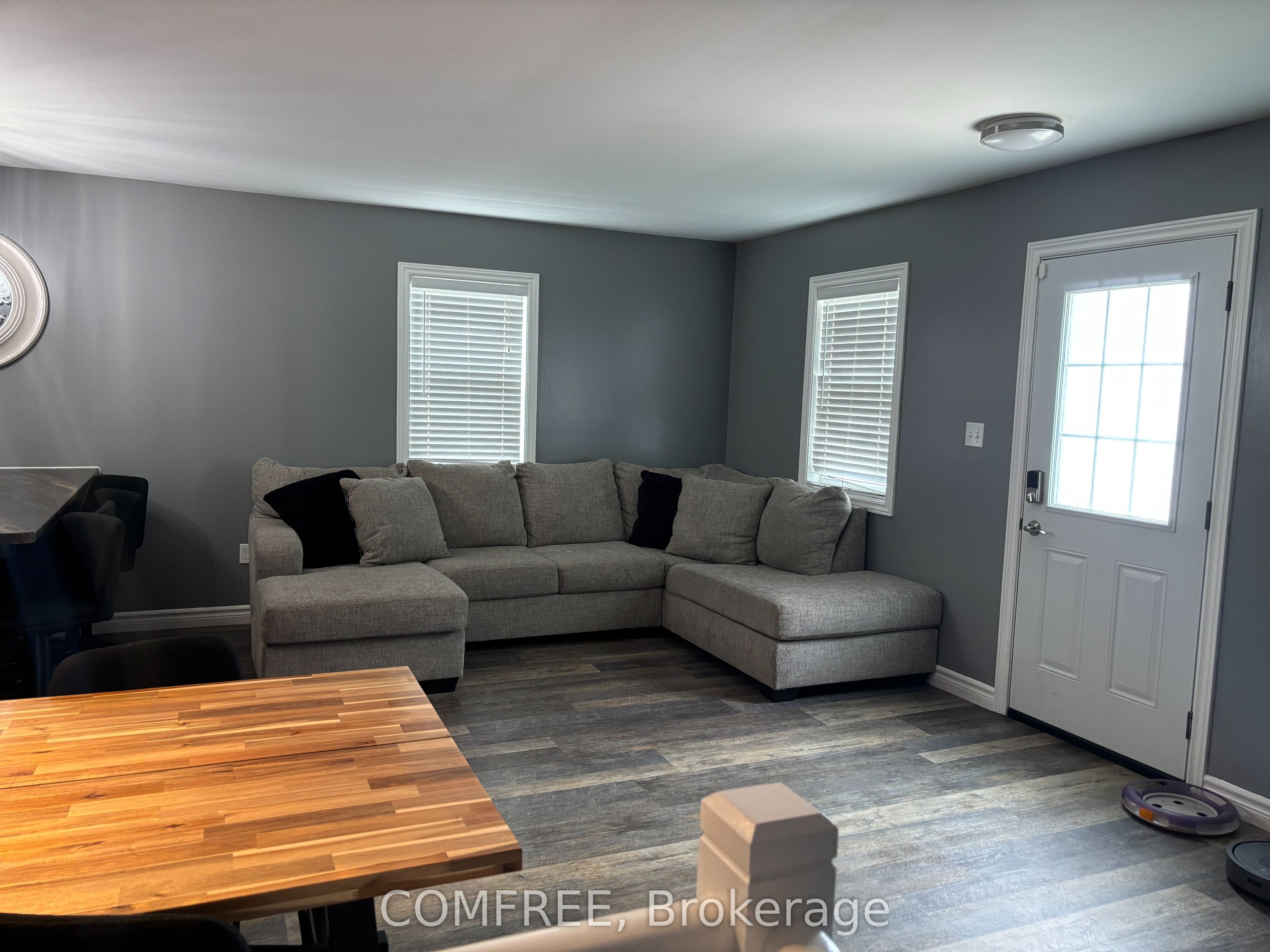 287 Brock Street Property Photo 6