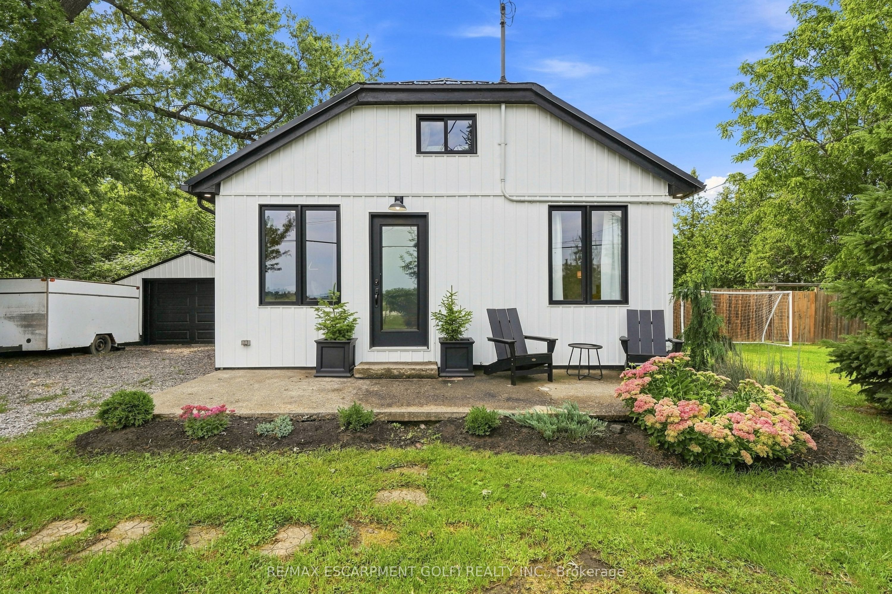1368 Lorraine Road Property Photo 2