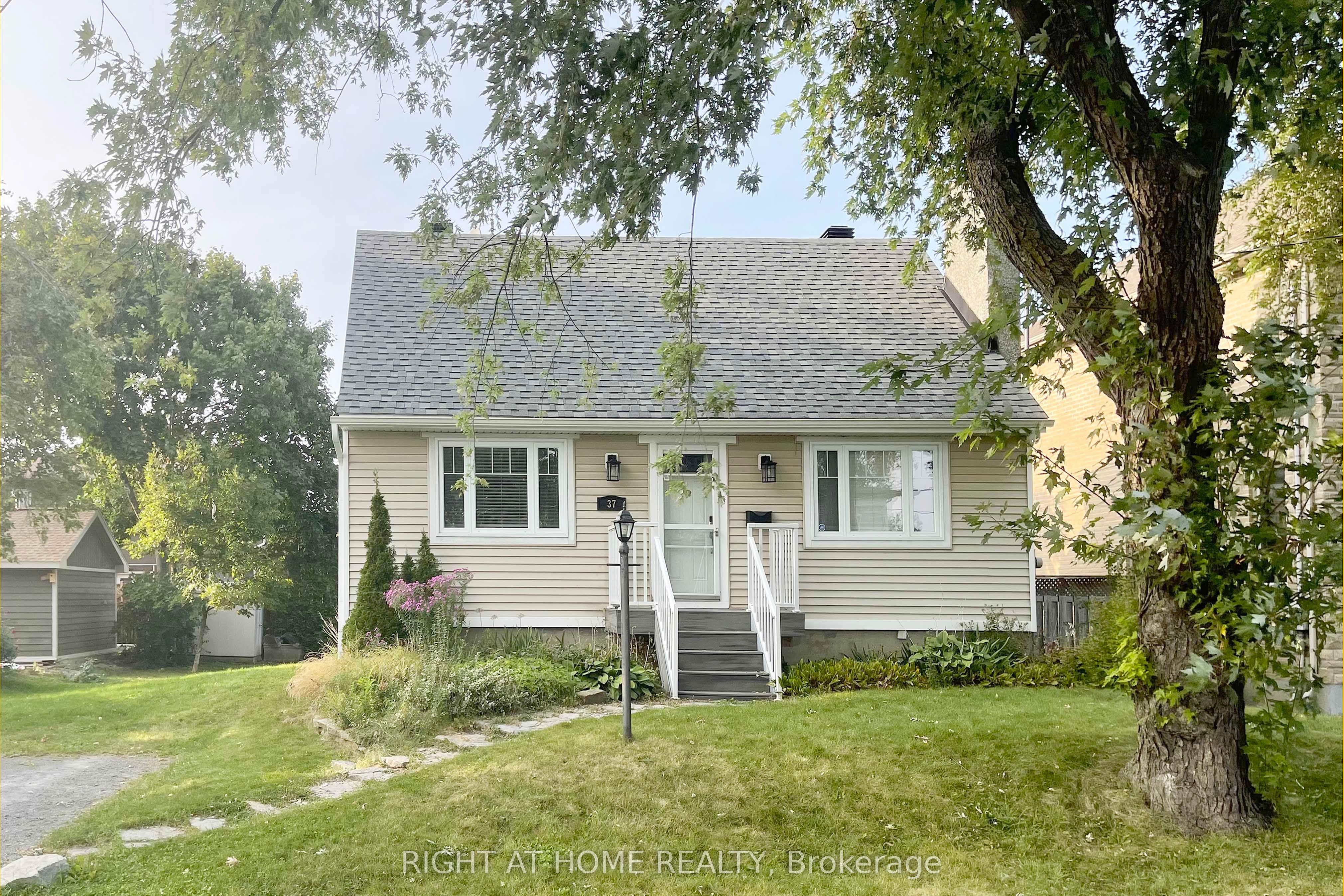 37 ROSSLAND Avenue Property Photo 1