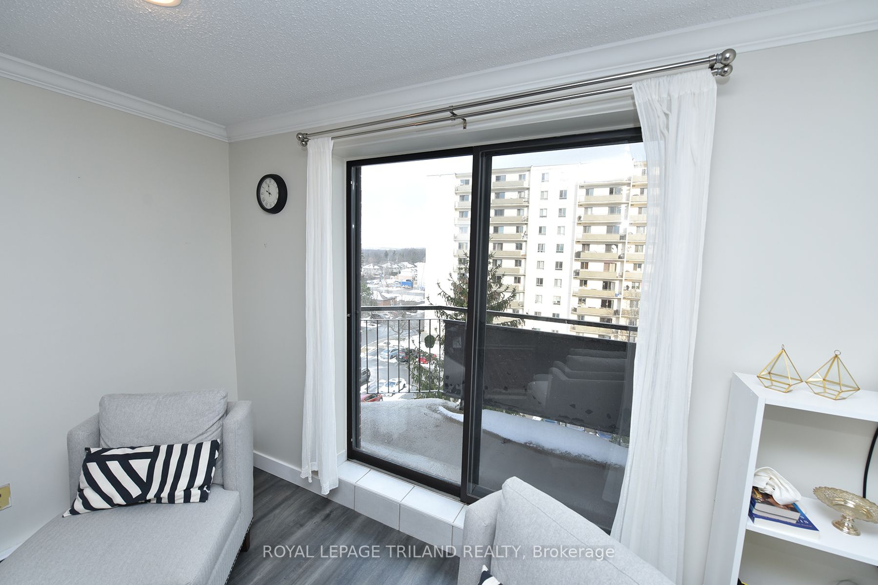 75 Huxley Street 605 Property Photo 12