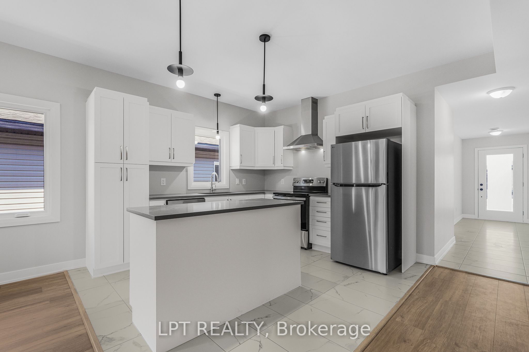 960 Katia Street Property Photo 6