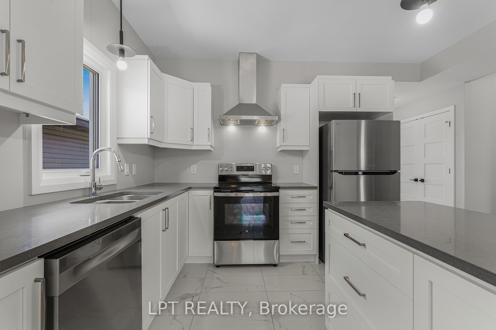 960 Katia Street Property Photo 8