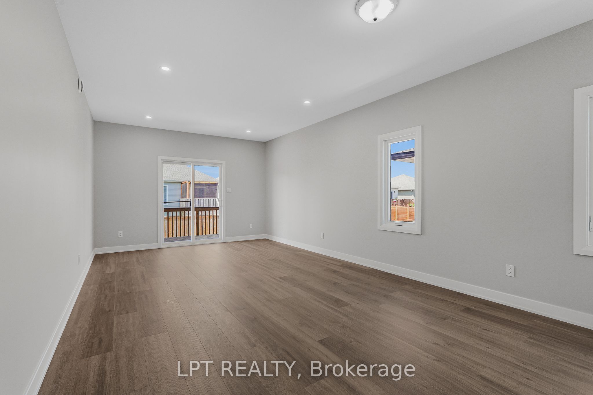 960 Katia Street Property Photo 10