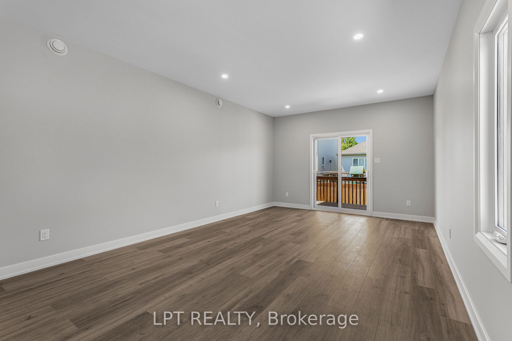 960 Katia Street Property Photo 11