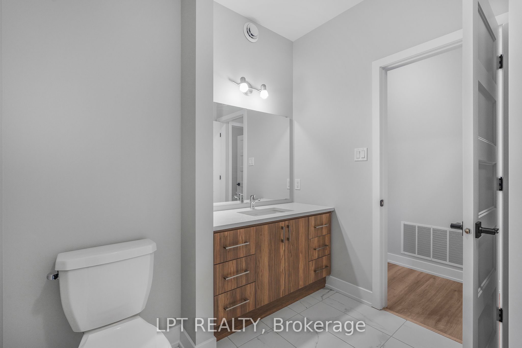 960 Katia Street Property Photo 17