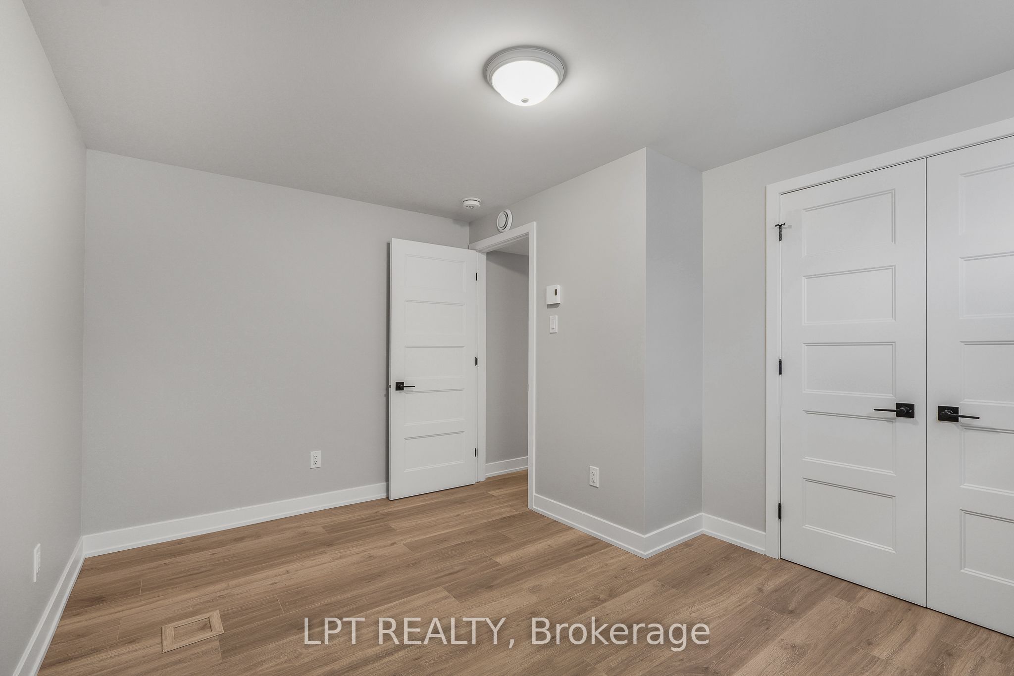 960 Katia Street Property Photo 23