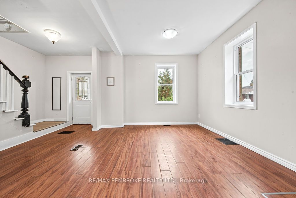 459 Somerset Street Property Photo 2
