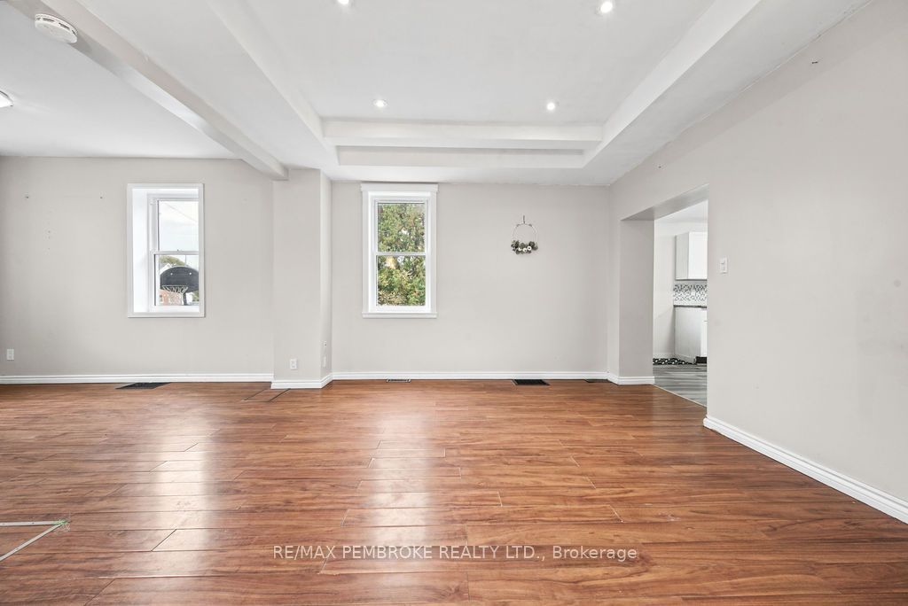 459 Somerset Street Property Photo 14